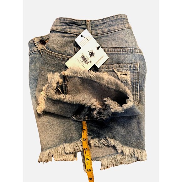 GUESS- EST. 1981 JENNIFER LOPEZ COLLABORATION WOMENS DISTRESSED SHORTS SIZE 25 - Picture 9 of 9